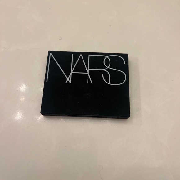 NARS Voyageur Eyeshadow Palette in Hibiscus - Limited Edition - Picture 2 of 4
